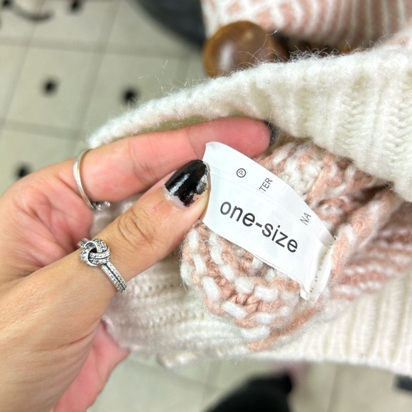 Oversized Sweater - Picture 4 of 8